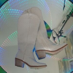 Elegant White Knee-High Women's Boots